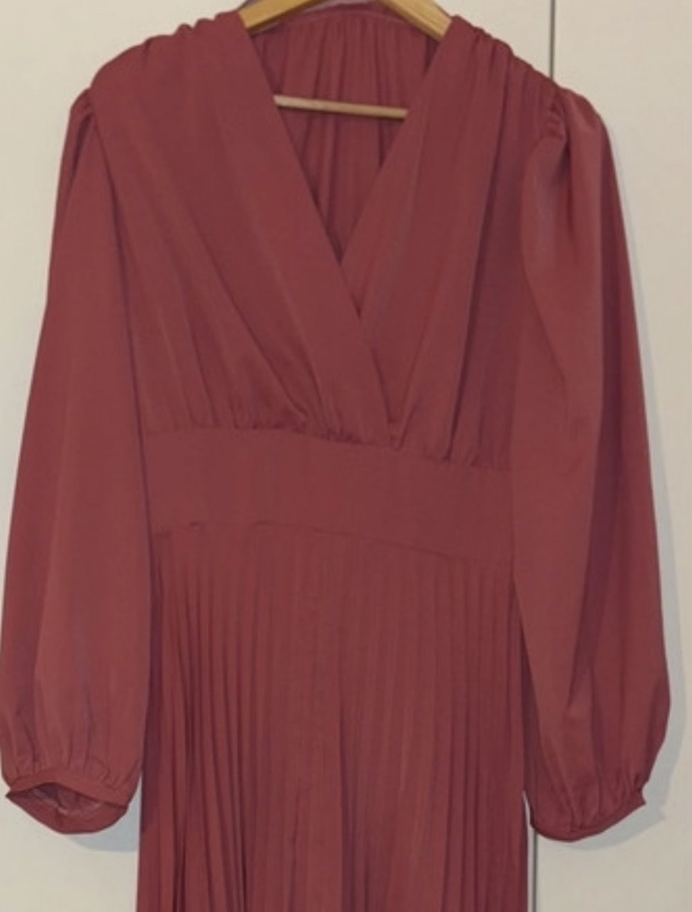Korallenrotes Abendkleid