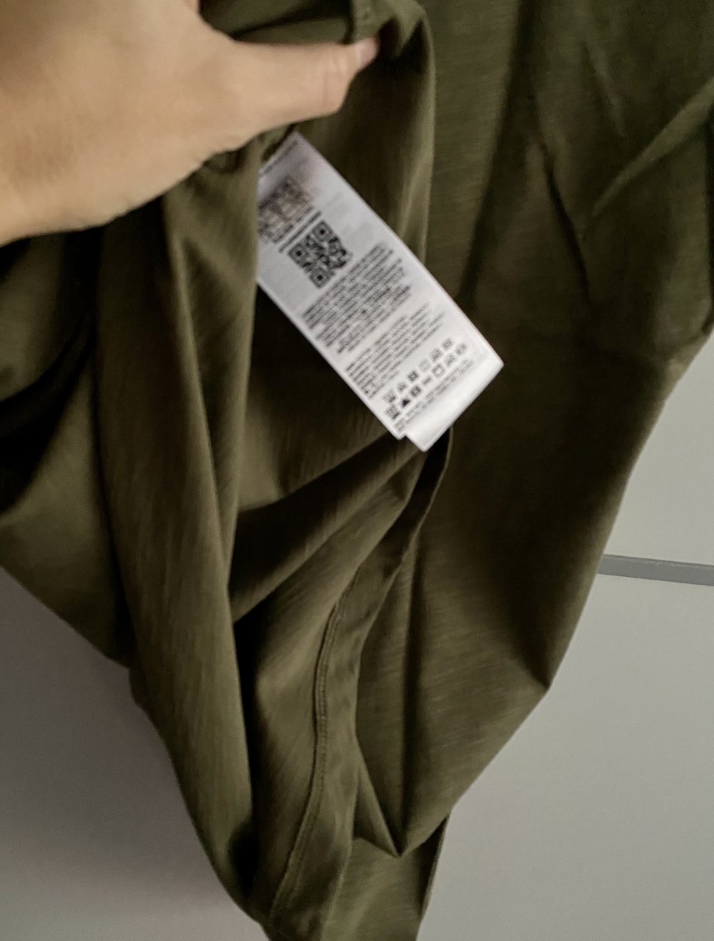GUESS Herren T-Shirt in Khaki Gr. XL Neu mit Etikett