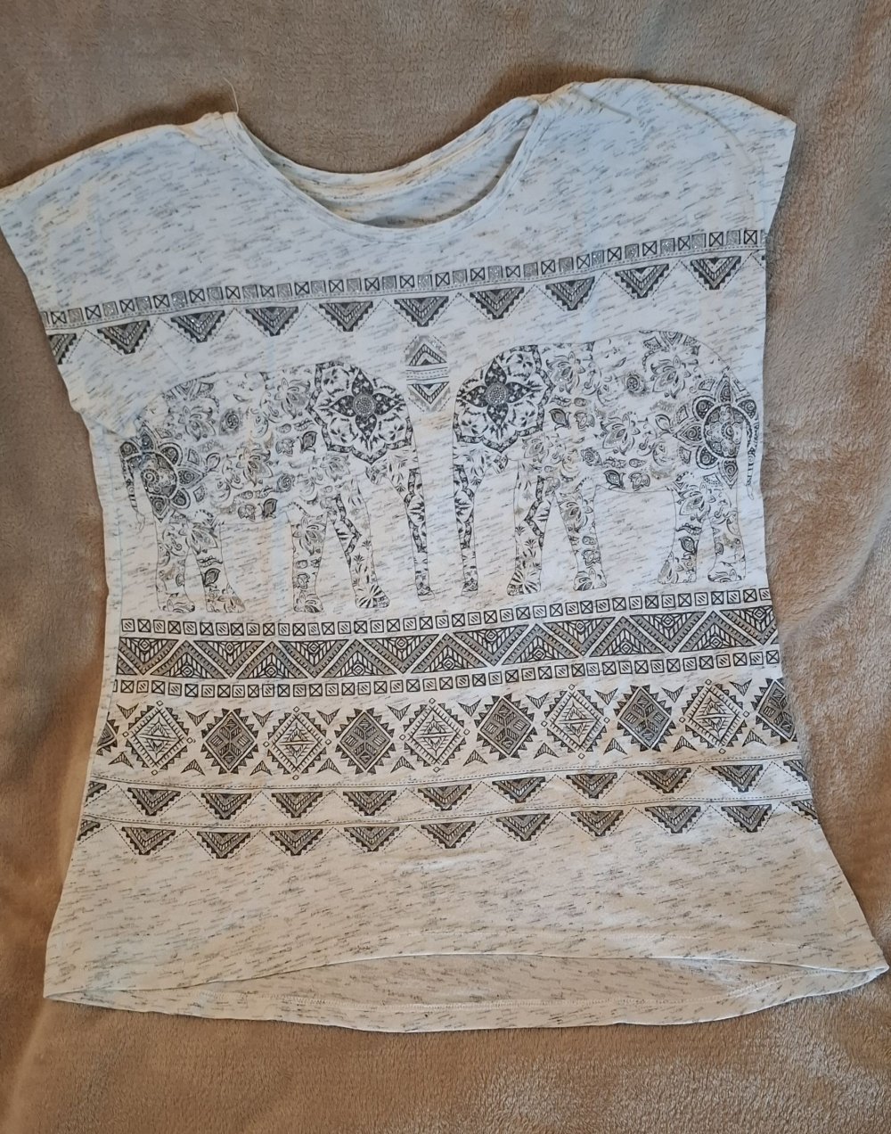 Grau meliertes T-Shirt mit Glitzeraufdruck von Here + There
