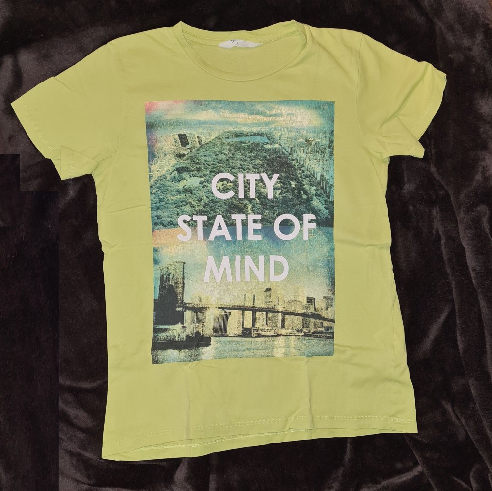 Gelbgrünes T-Shirt von H&M mit Aufdruck
