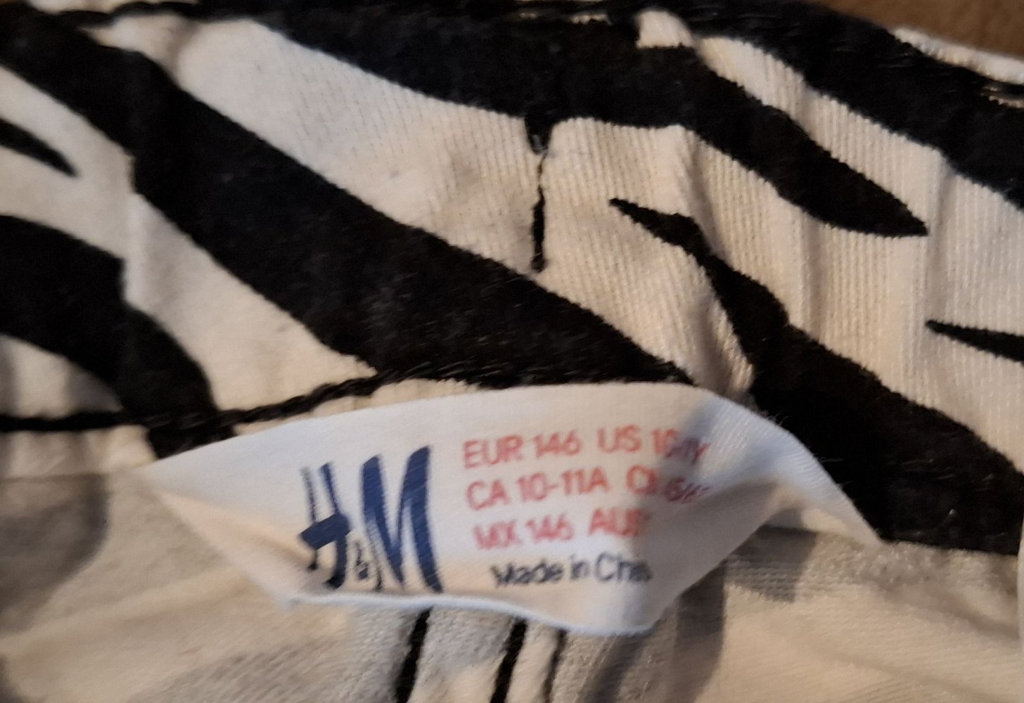Schwarz-weißer (Zebra-Look) Rock von H&M