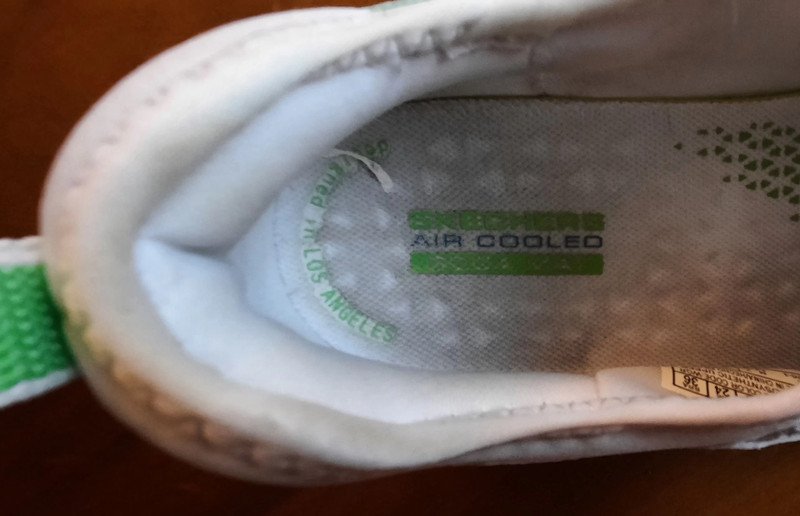 Weiße Sneaker mit grün von Skechers
