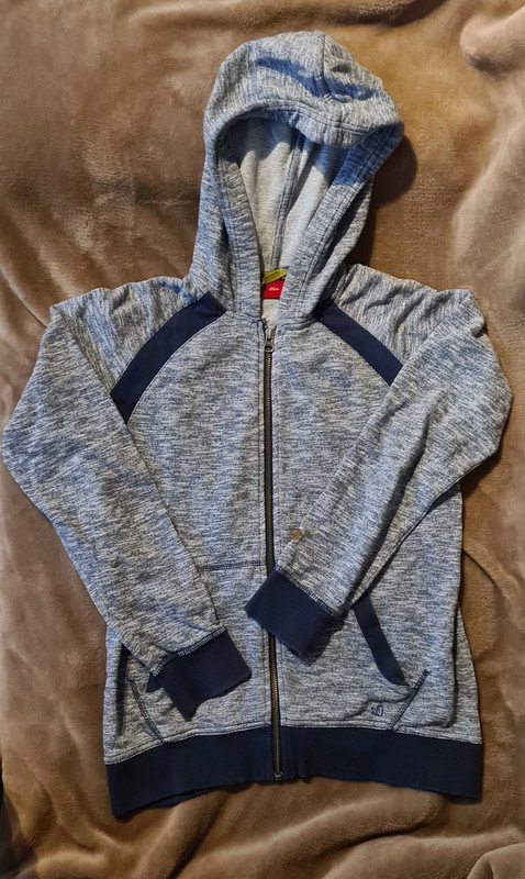 Grau melierte Sweatjacke von S. Oliver mit Kapuze