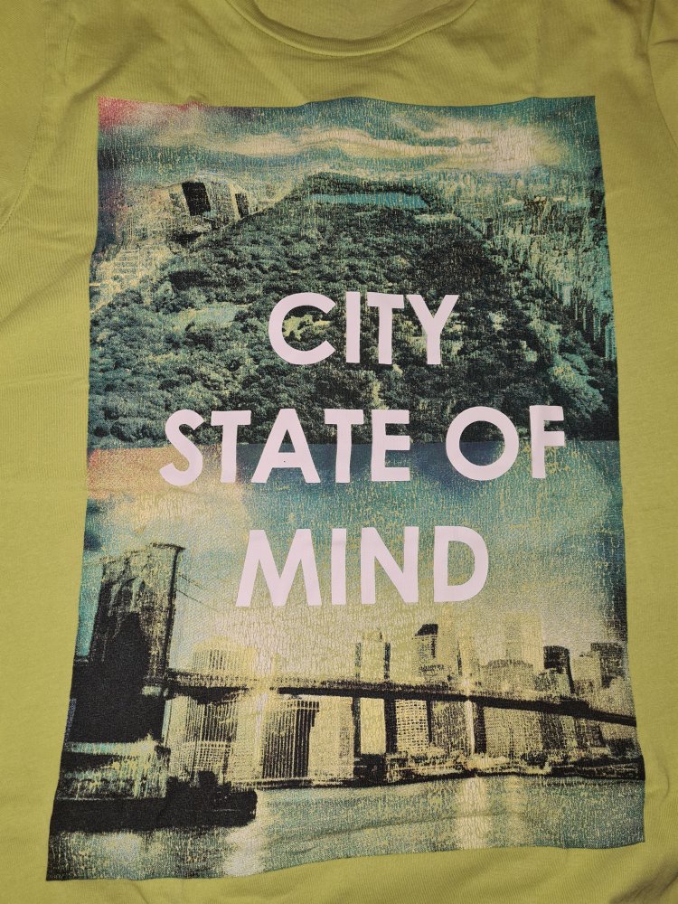 Gelbgrünes T-Shirt von H&M mit Aufdruck