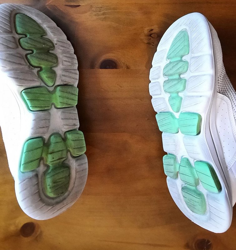 Weiße Sneaker mit grün von Skechers