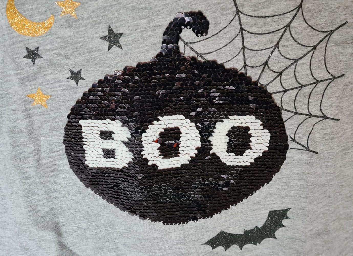 Grau-meliertes Longsleeve-Shirt von emoji mit Wende-Pailletten - Halloween