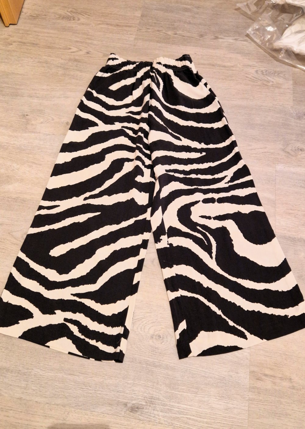 Stoffhose H&M, animal print zebra gestreift, neuwertig