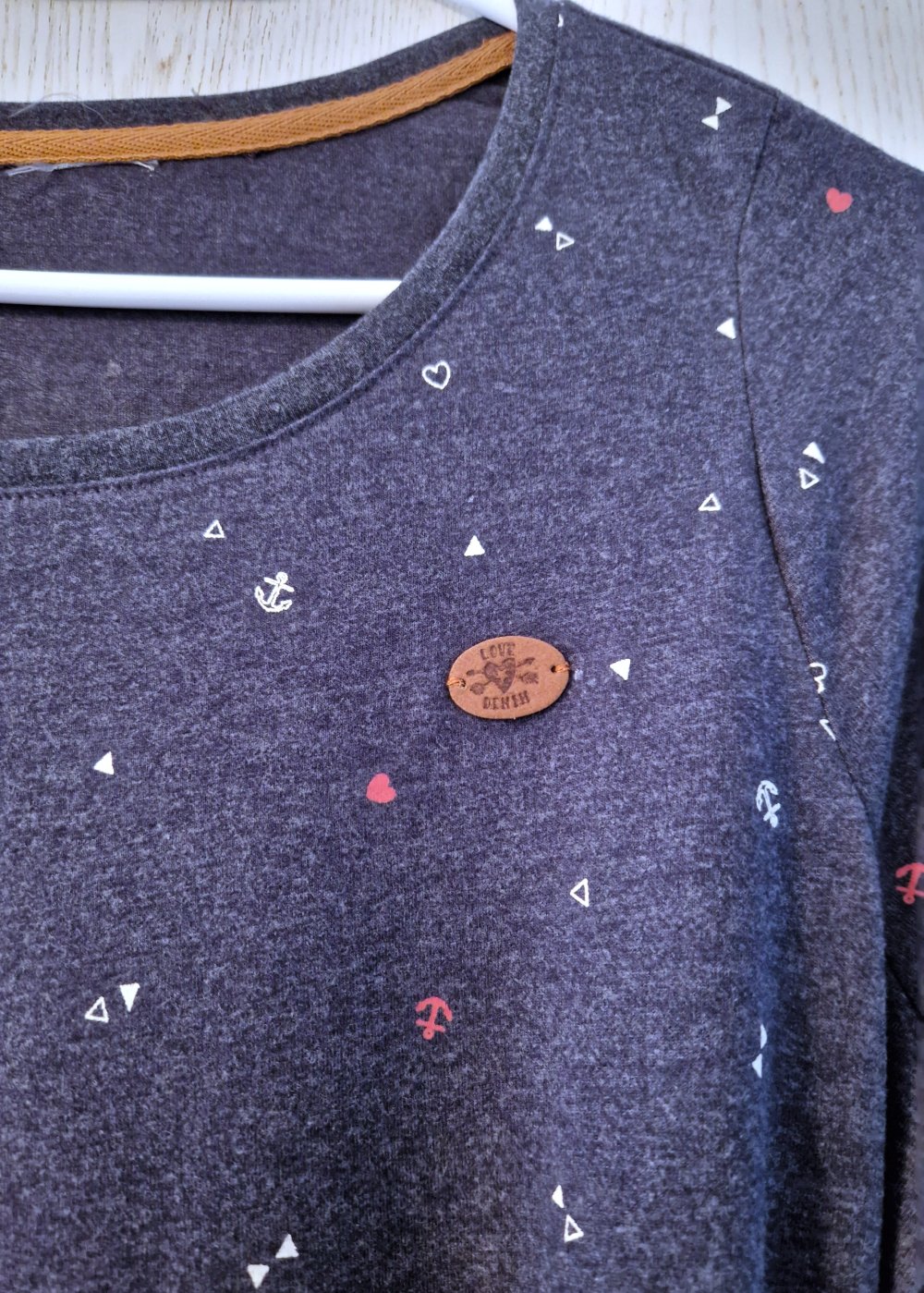 T-Shirt Kleid dunkelblau mit braunen Gürtel