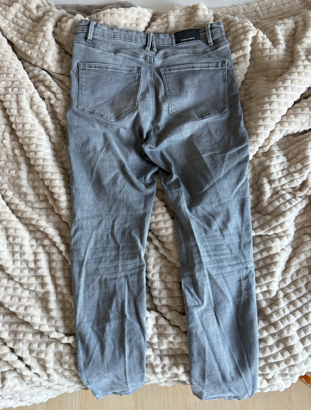 Graue Skinny Jeans