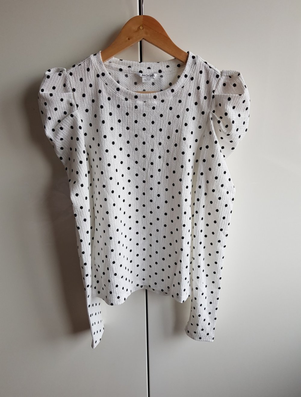 Monki Vintage Oberteil mit Puffärmel Pünktchen Punkte Retro Tupfen Ballonärmel Pumpärmel Balloonärmel Rockabella Rockabilly 60er 70er 70s 60s Hipster