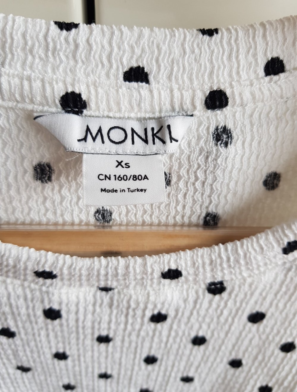 Monki Vintage Oberteil mit Puffärmel Pünktchen Punkte Retro Tupfen Ballonärmel Pumpärmel Balloonärmel Rockabella Rockabilly 60er 70er 70s 60s Hipster