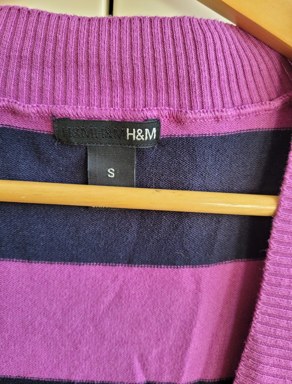 H&M Strickpullover Basic Streifen gestreift Vintage Strickpulli V-Ausschnitt magenta Blockstreifen
