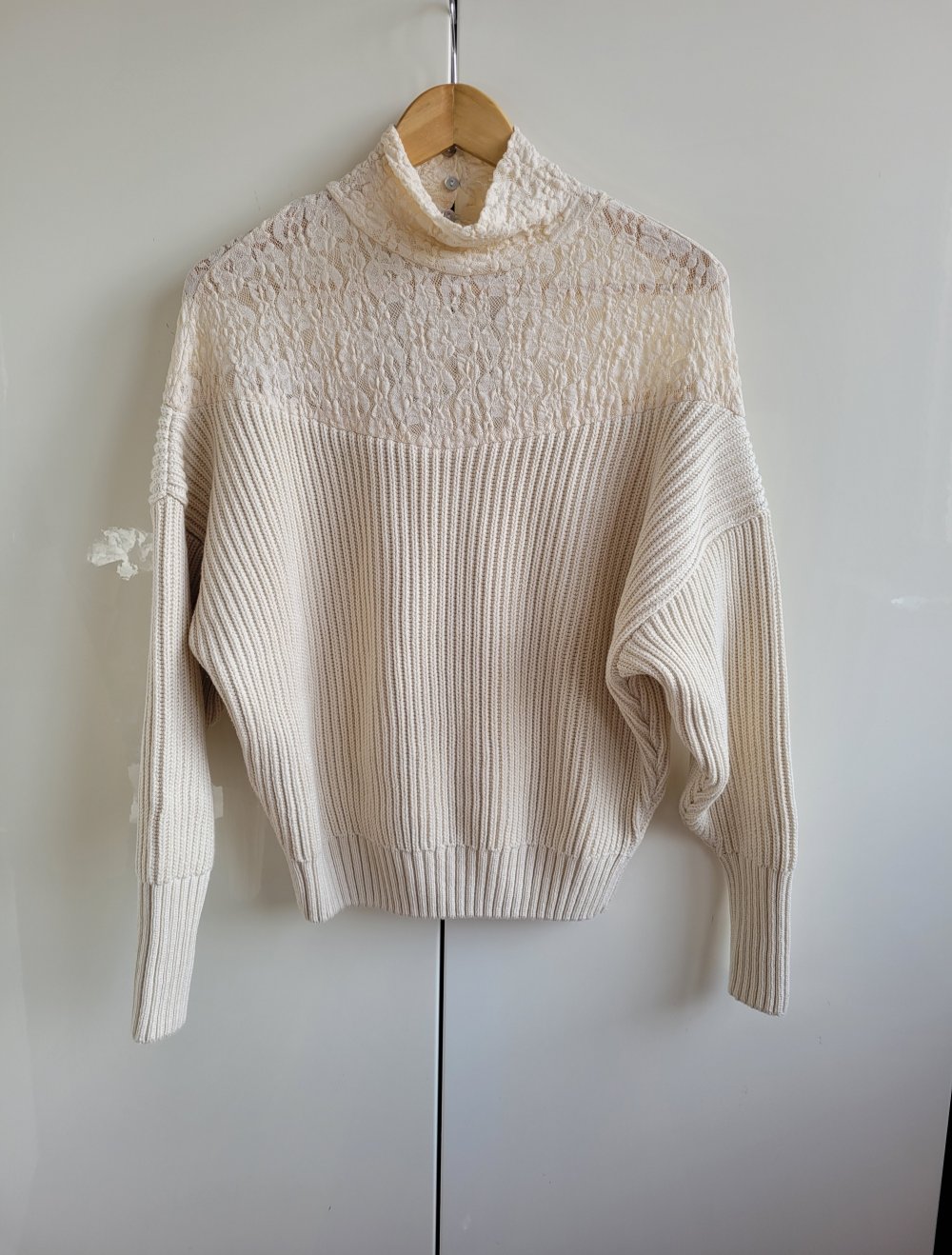 Zara Strickpullover mit Spitze Häkelspitze Stehbund creme Rippenstrick Oversize Knit Boho Gipsy Gypsy Hippie Blogger