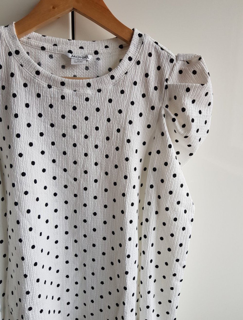 Monki Vintage Oberteil mit Puffärmel Pünktchen Punkte Retro Tupfen Ballonärmel Pumpärmel Balloonärmel Rockabella Rockabilly 60er 70er 70s 60s Hipster