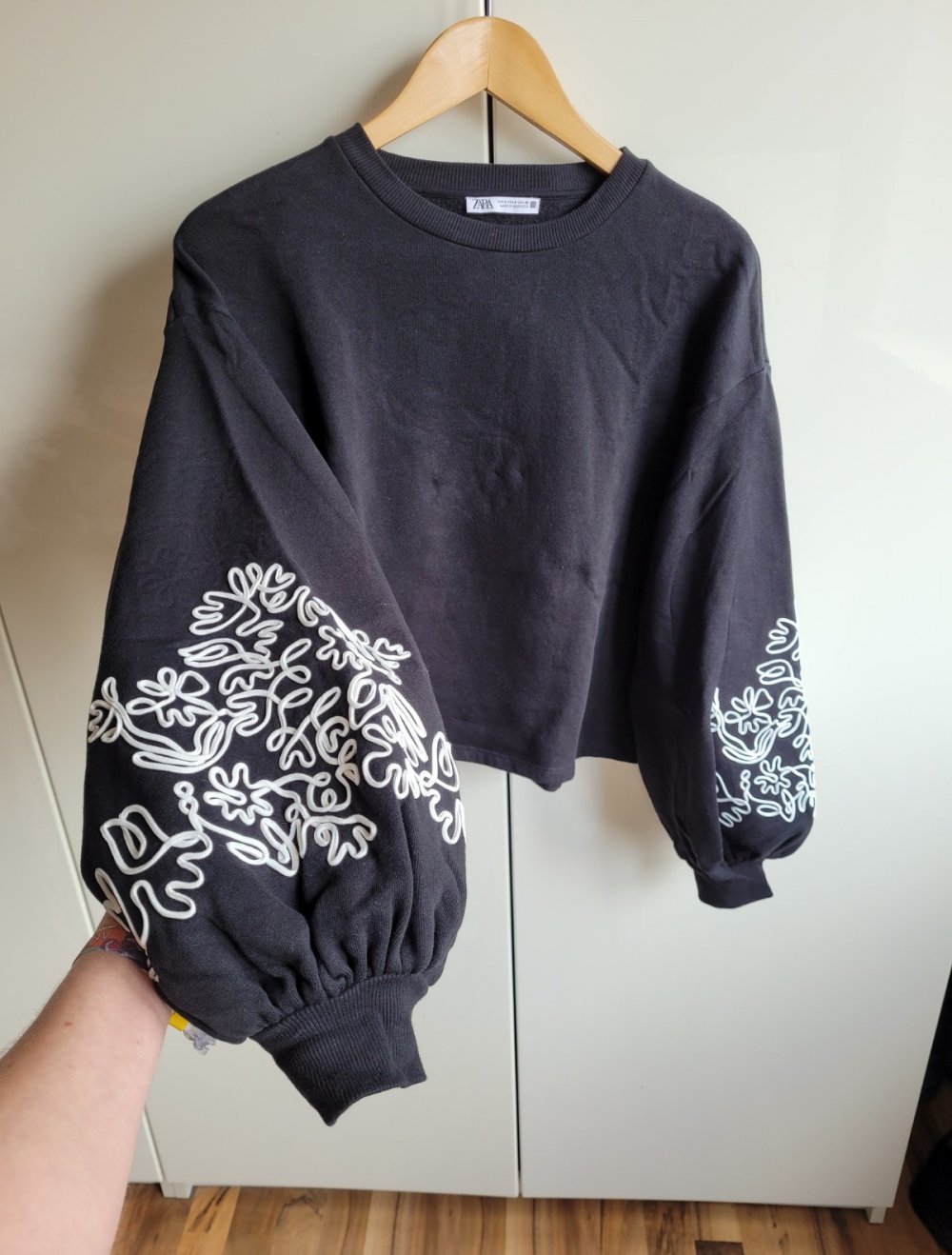 Zara Oversize Sweater mit Ballonärmel Stickerei Barock Vintage Puffärmel Balloonärmel Oversized crop cropped Baroque Retro Sweatshirt Trend bestickt Basic
