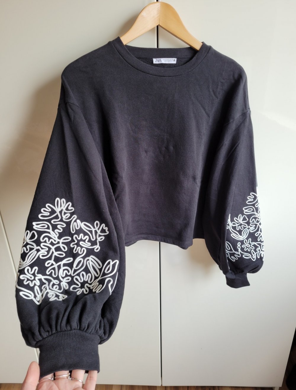 Zara Oversize Sweater mit Ballonärmel Stickerei Barock Vintage Puffärmel Balloonärmel Oversized crop cropped Baroque Retro Sweatshirt Trend bestickt Basic