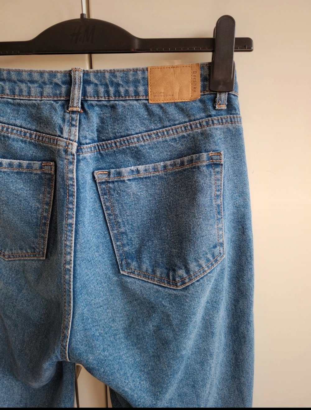 Bershka High Waist Momjeans Vintage Fit taper Mom Jeans Momfit tapeted 100% Baumwolle