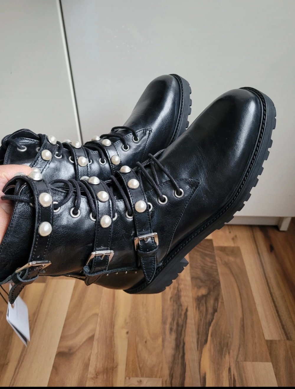 Zara Leder Boots derb mit Schnallen und Perlen schwarz Stiefelette Punk Goth Biker Schnürstiefel Schnürboots Grunge Gothik gothic