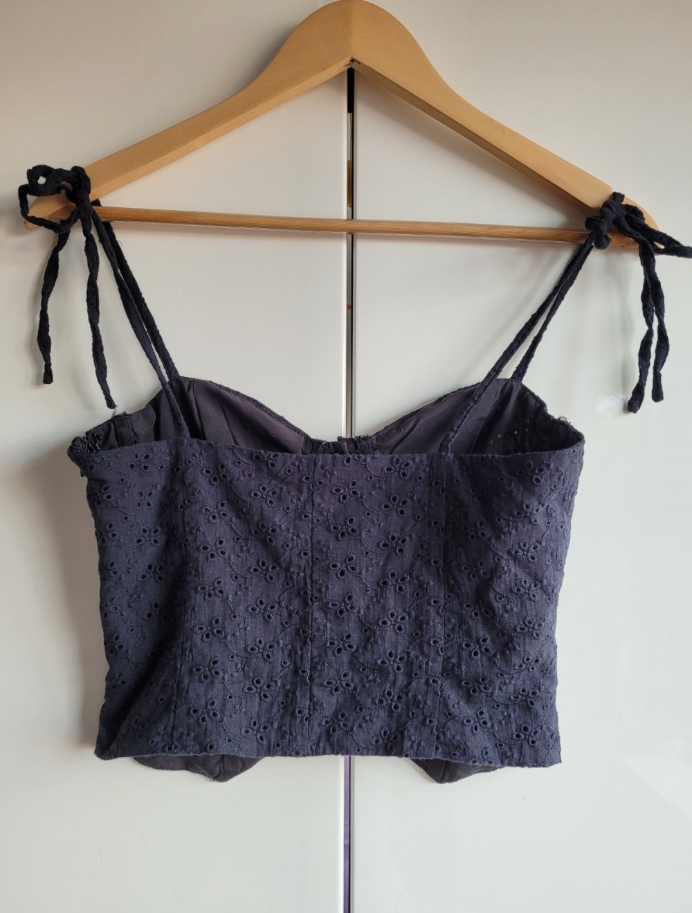 NA-KD Broderie Anglaise Bralette Crop Top Bustier Korsett Korsage Baumwolle Boho Hippie Gypsy Gipsy pointelle Gothik gothic Punk Grunge sexy cropped bauchfrei Baumwolle Spitze zara