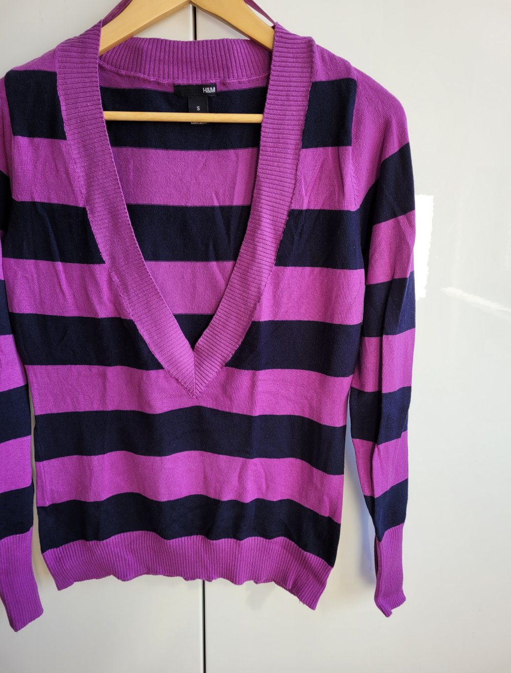 H&M Strickpullover Basic Streifen gestreift Vintage Strickpulli V-Ausschnitt magenta Blockstreifen