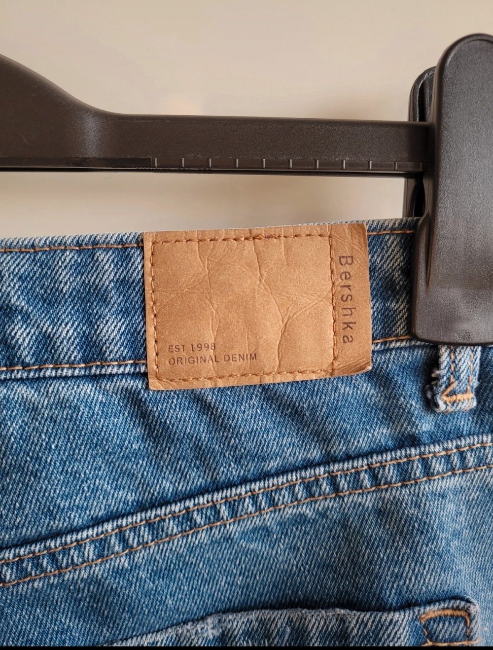 Bershka High Waist Momjeans Vintage Fit taper Mom Jeans Momfit tapeted 100% Baumwolle