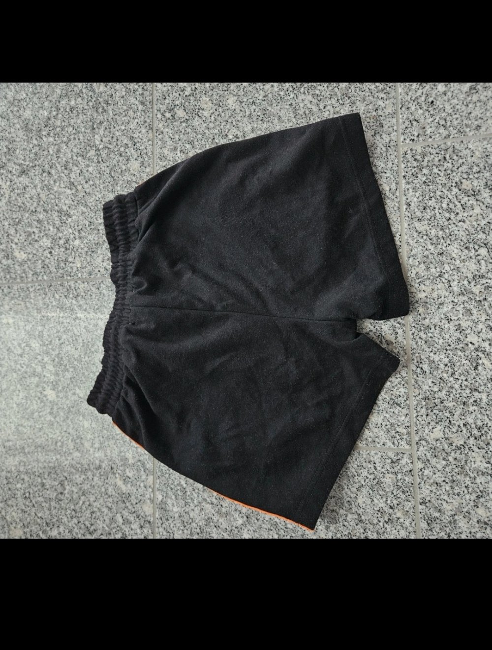 Kurze Stoffhose