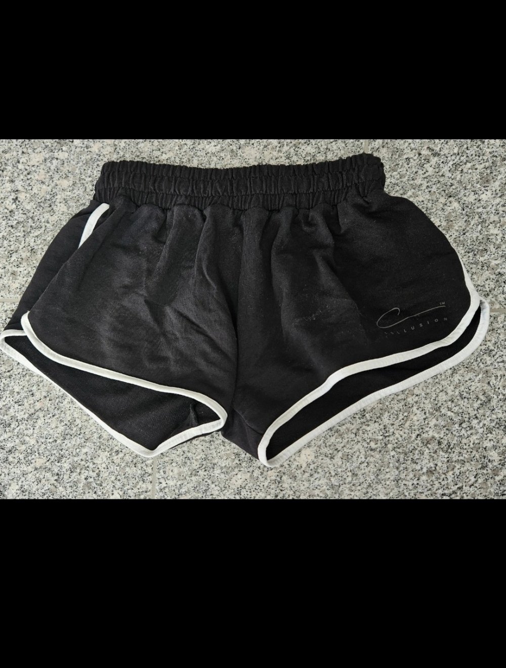 Kurze Stoffhose