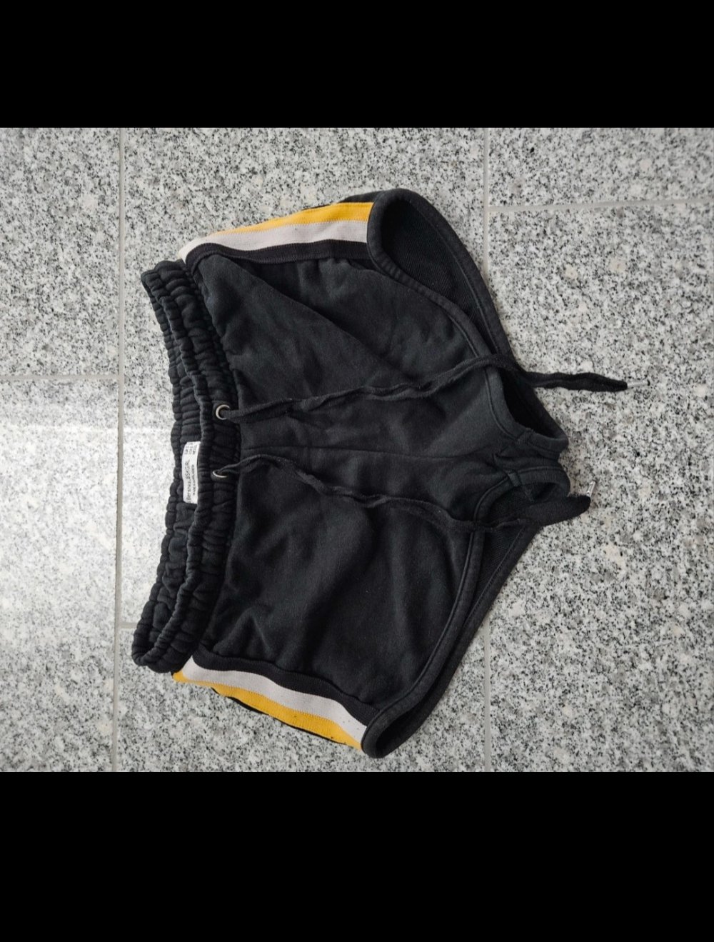 Kurze Stoffhose