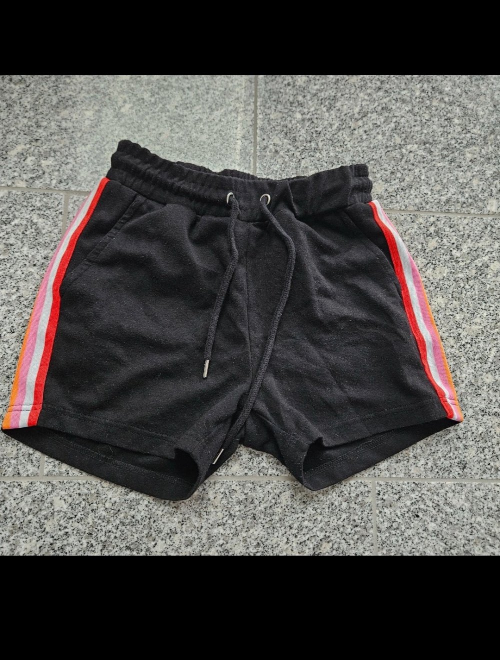 Kurze Stoffhose