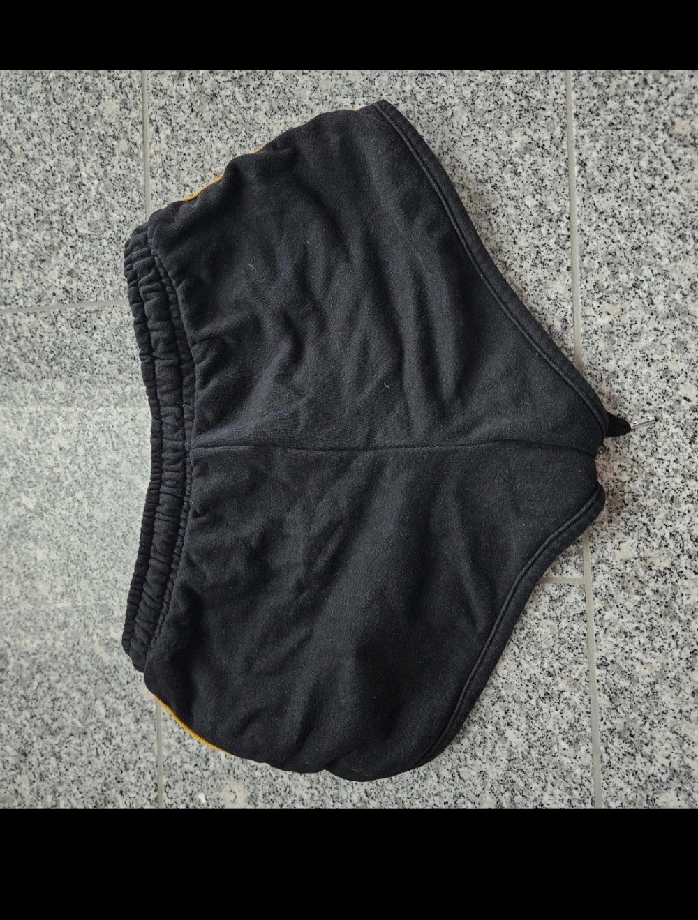Kurze Stoffhose