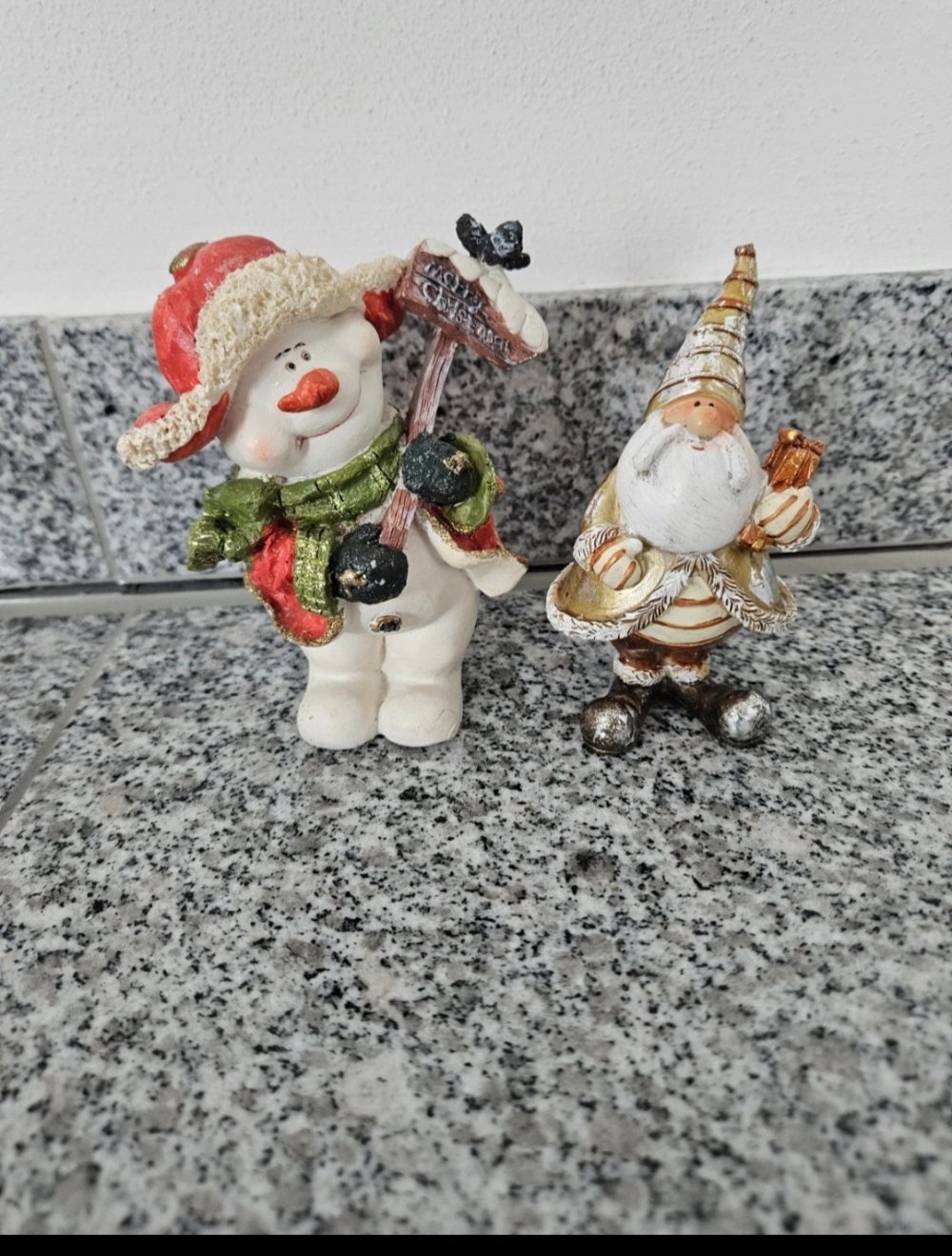 Weihnachtsmann und Schneemann