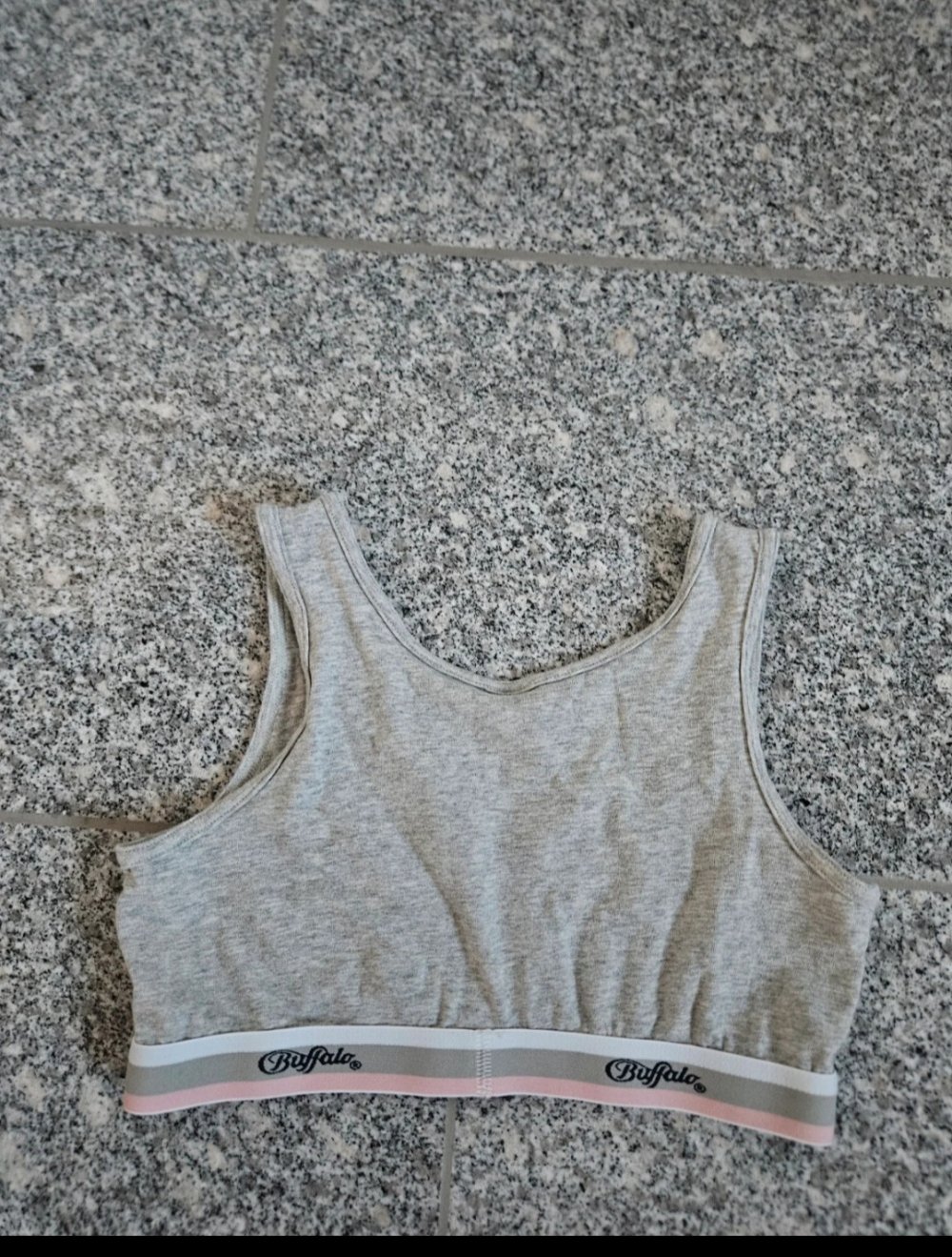 Top in Grau