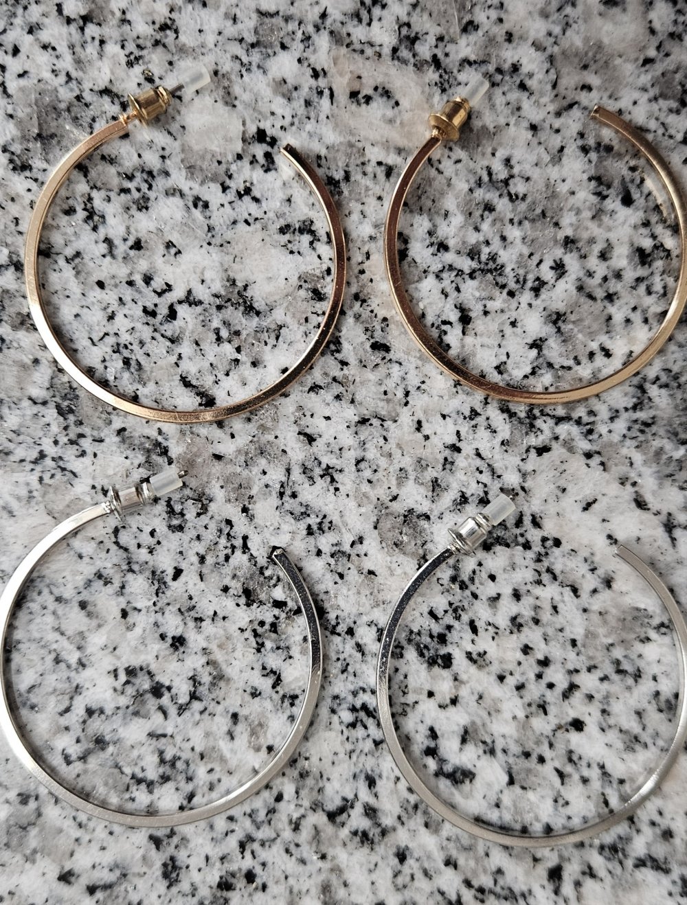 Ohrringe in Gold und Silber