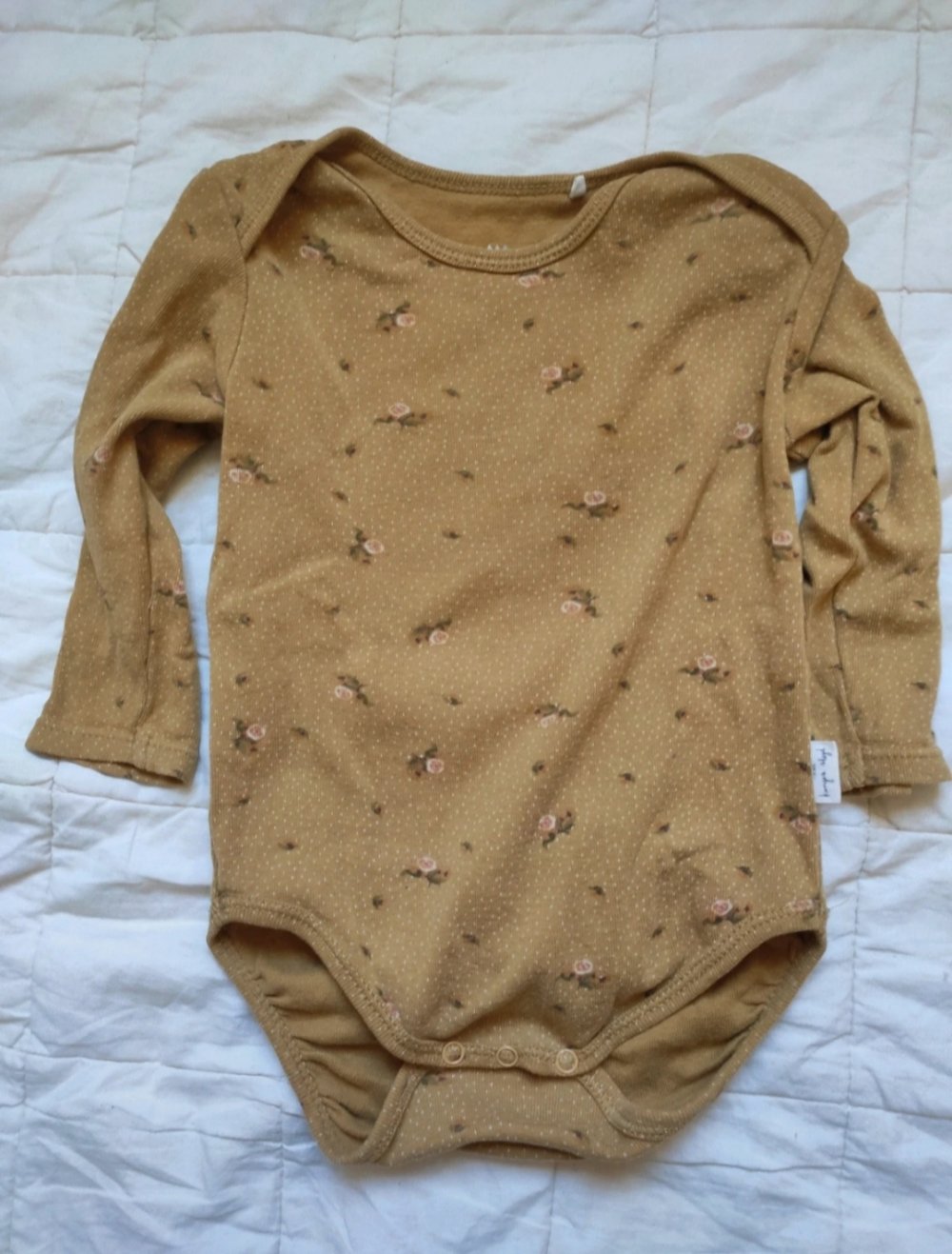 Süßer Body mit Blumenmuster