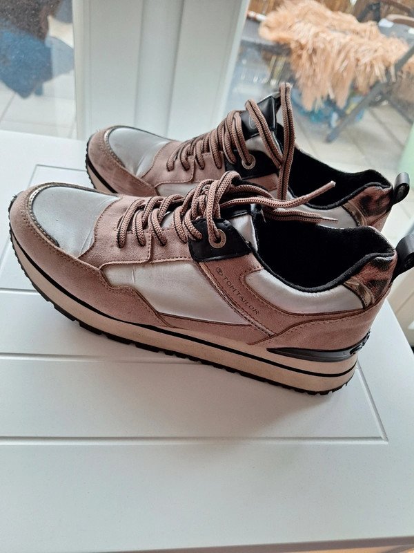 Sneaker