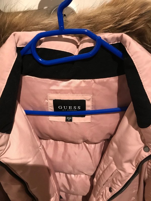 Guess Damen Daunenjacke – Größe M – Gebraucht, aber in Top-Zustand
