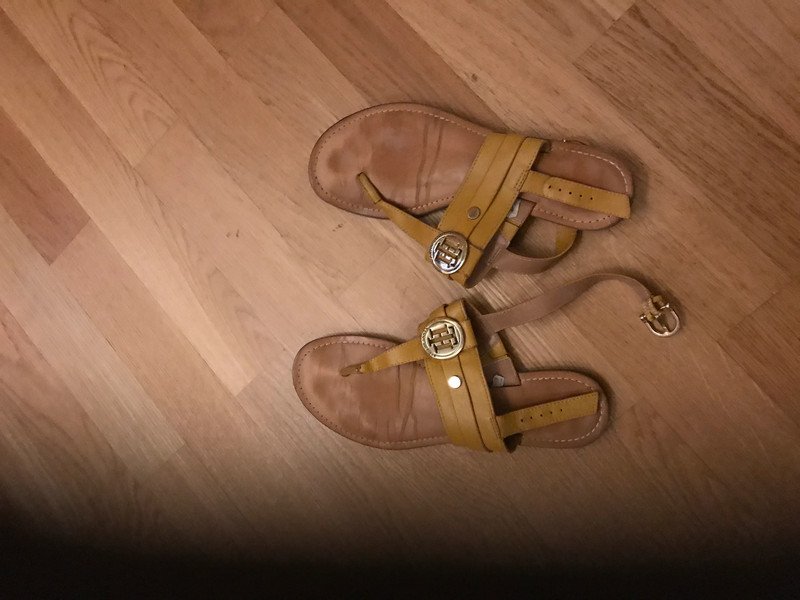 Tommy Hilfiger Damen Riemensandalen – Größe 40 – Farbe Gold