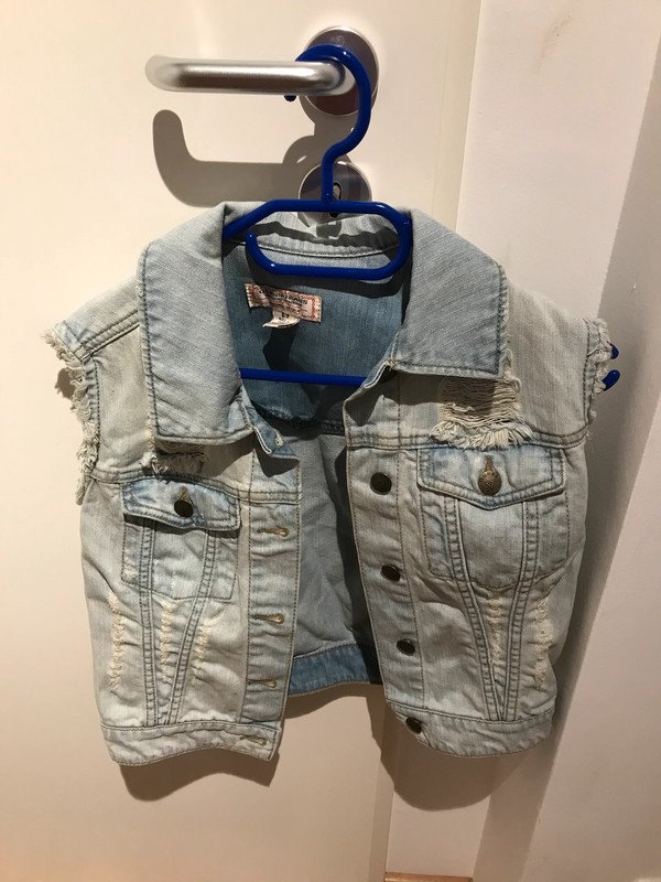 Guess Damen Weste – Größe S – Ripped Look – Stylisch und Modern