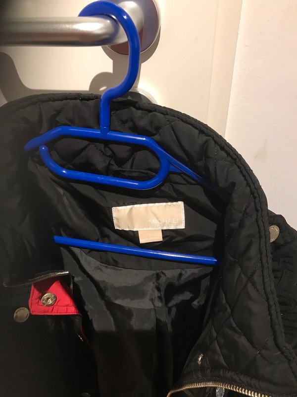 Michael Kors Damenjacke – Schwarz mit MK-Logo in Gold – Größe L