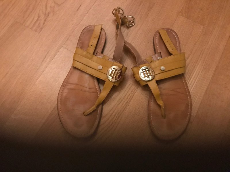 Tommy Hilfiger Damen Riemensandalen – Größe 40 – Farbe Gold