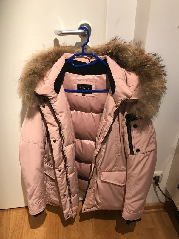Guess Damen Daunenjacke – Größe M – Gebraucht, aber in Top-Zustand