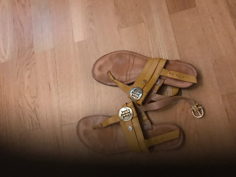 Tommy Hilfiger Damen Riemensandalen – Größe 40 – Farbe Gold