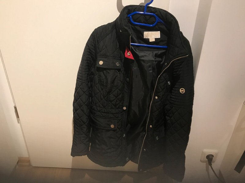 Michael Kors Damenjacke – Schwarz mit MK-Logo in Gold – Größe L