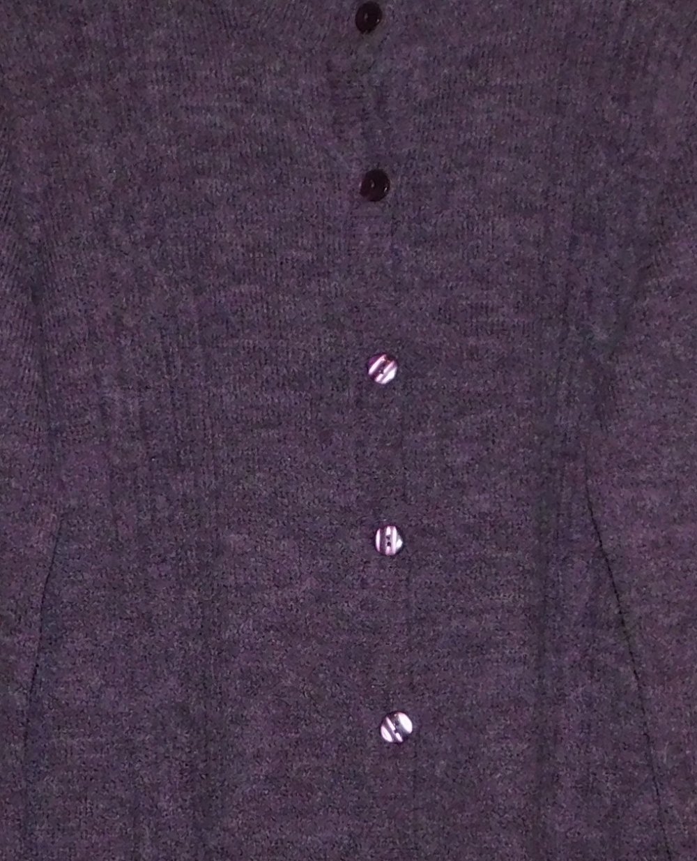 Gr.44 Strickjacke lila mit dezentem Zopfmuster