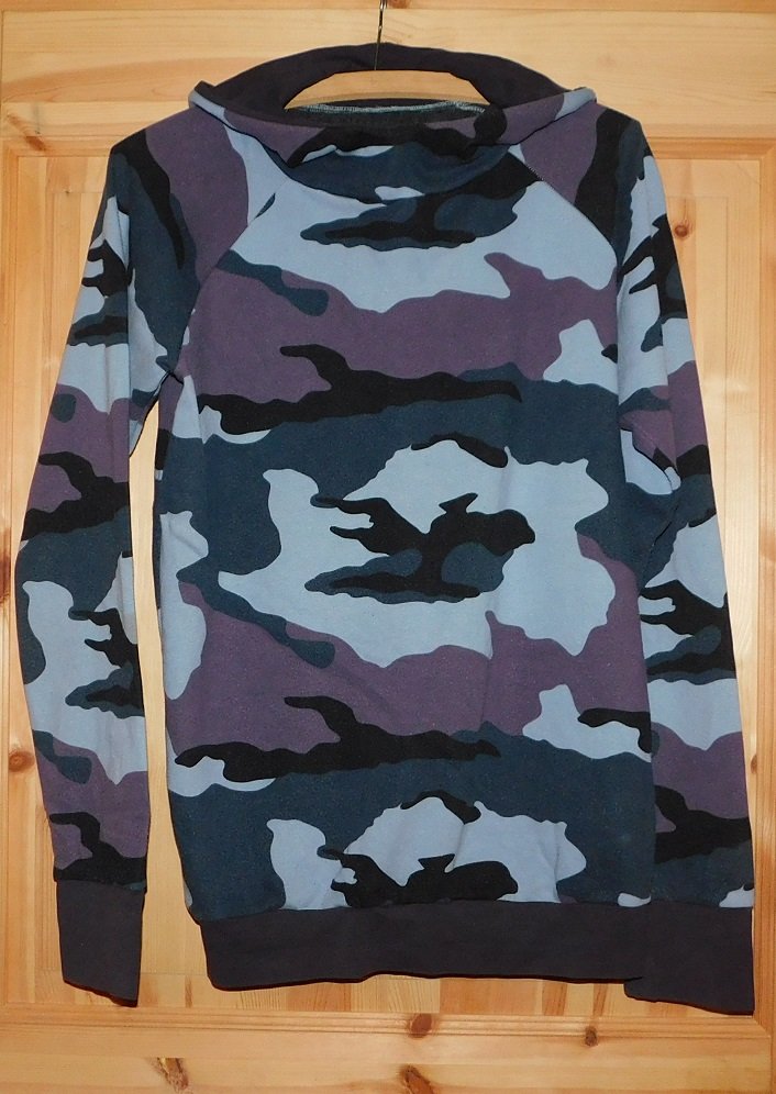 Gr.M/L Hoodie / Kaputzensweatshirt Tarnmuster blau - Handarbeit