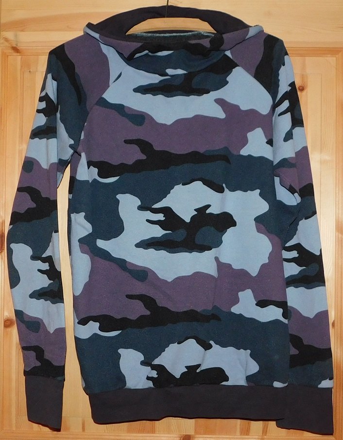 Gr.M/L Hoodie / Kaputzensweatshirt Tarnmuster blau - Handarbeit