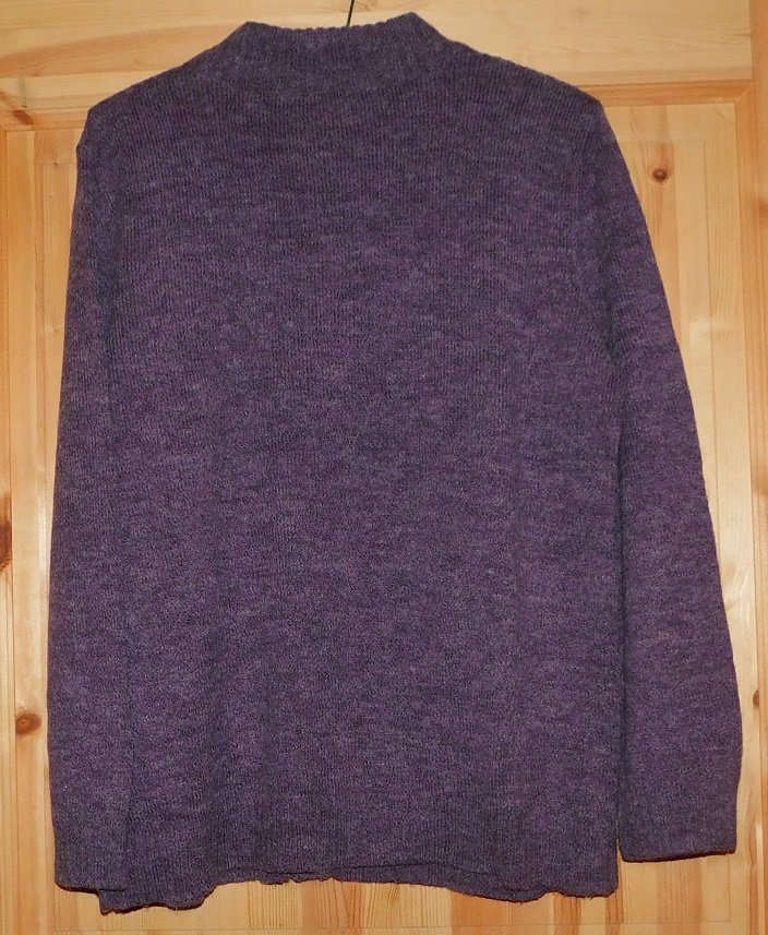 Gr.44 Strickjacke lila mit dezentem Zopfmuster