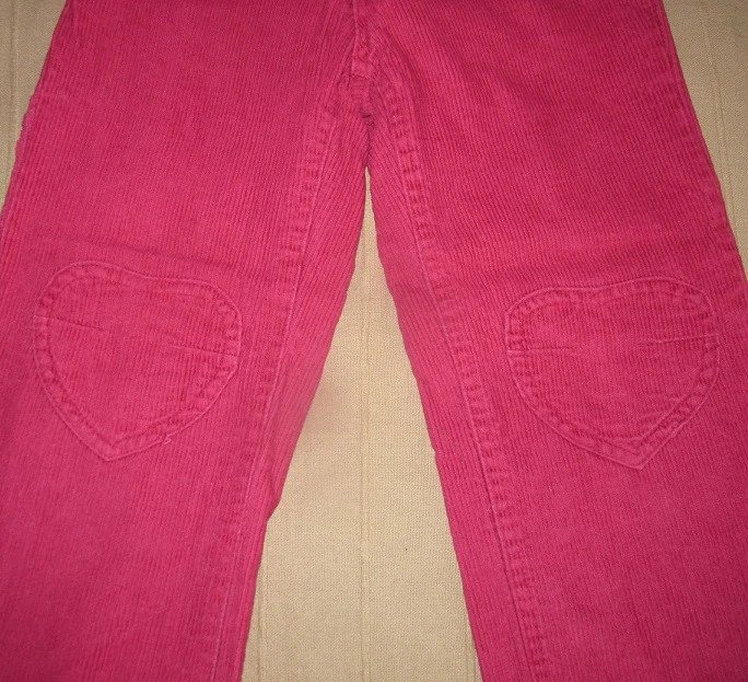 Gr.110 Cordhose bordeauxrot mit Herzen an den Knien