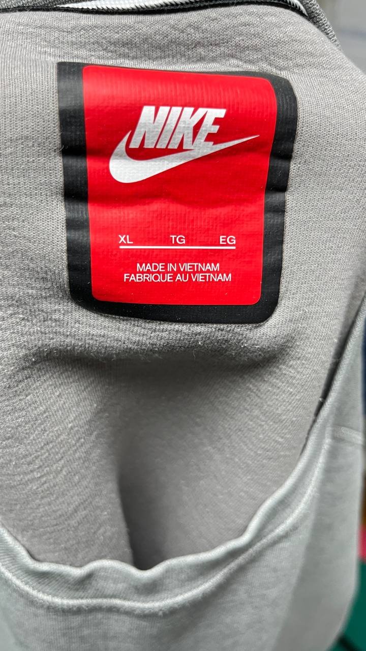 Schöner Pullover von Nike (Größe XL)