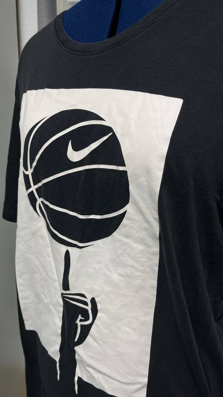 T-Shirt von Nike „Basketball“ (Größe XL)